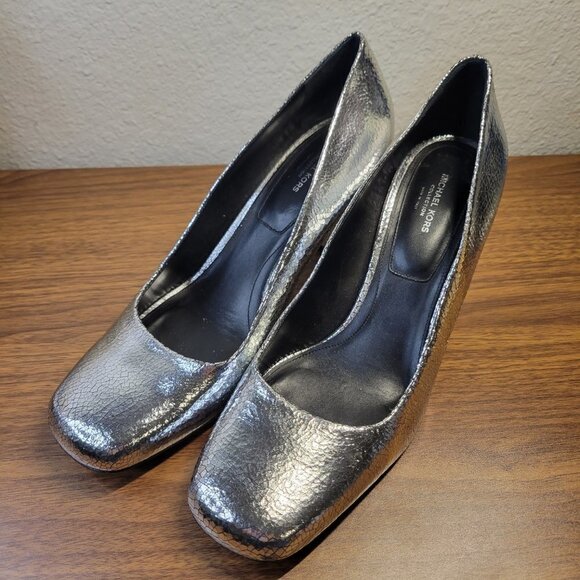 Michael Kors Collection Crackled Metallic Leather Gigi Pump - Picture 4 of 14